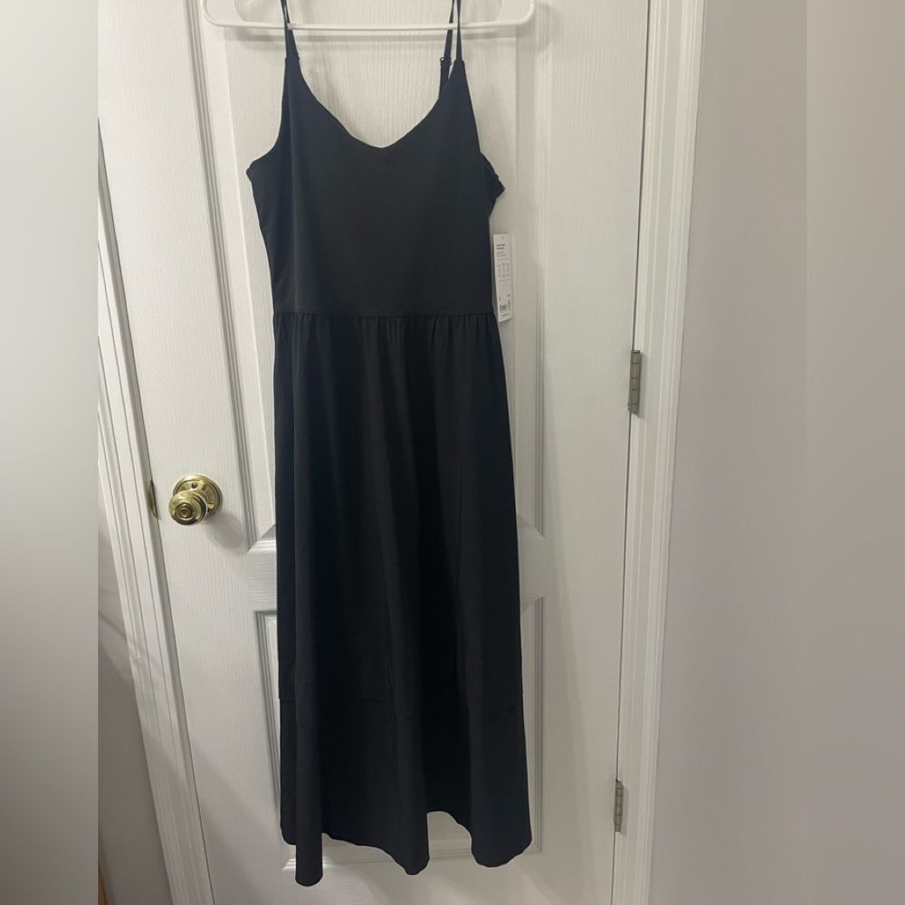 NWT Athleta Elation V Neck Hybrid Dress. Black. Small - Picture 7 of 10